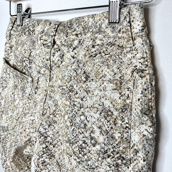 Express Midi High Rise Stretch Metallic Snake Print Shorts 00 - Picture 5 of 8